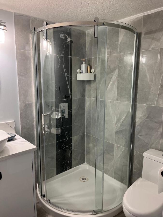 Elegant Garden Suite&2Mins Bus Station Close Lrt& Free Parking YYC Exterior foto